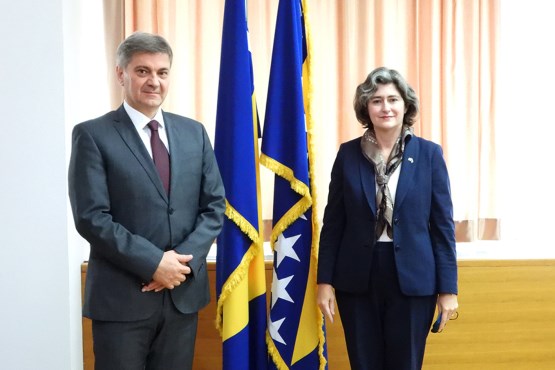 Predsjedatelj Zastupničkog doma dr. Denis Zvizdić primio u nastupni posjet zamjenicu veleposlanika SAD u BiH